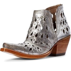 Ariat Dixon Boot / Bootie size 6 Worn once
